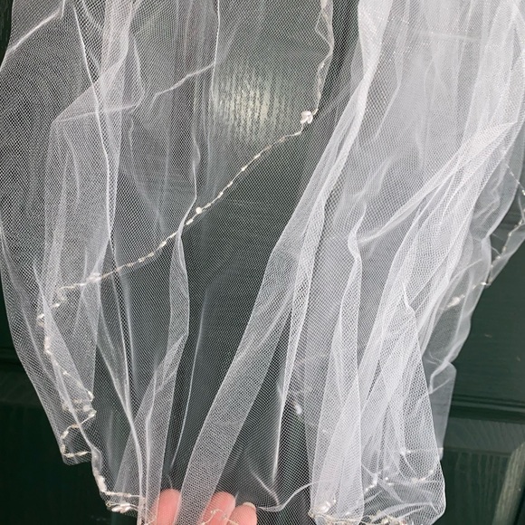 BRAND NEW WITH TAGS veil! Perfect for your big day! main image 4